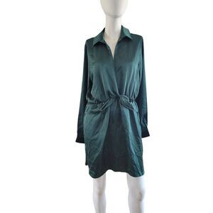 Pretty little thing womens Sz 10 emerald green satin dress